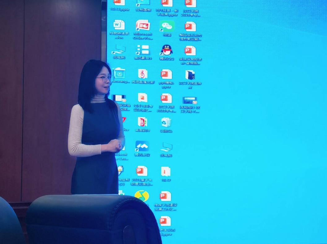 马克思主义学院教师代表受邀参加论文工作坊